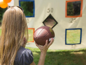Original_Brian-Patrick-Flynn_Tarp-Toss-Game_Action-Shots_008.jpg.rend.hgtvcom.616.462