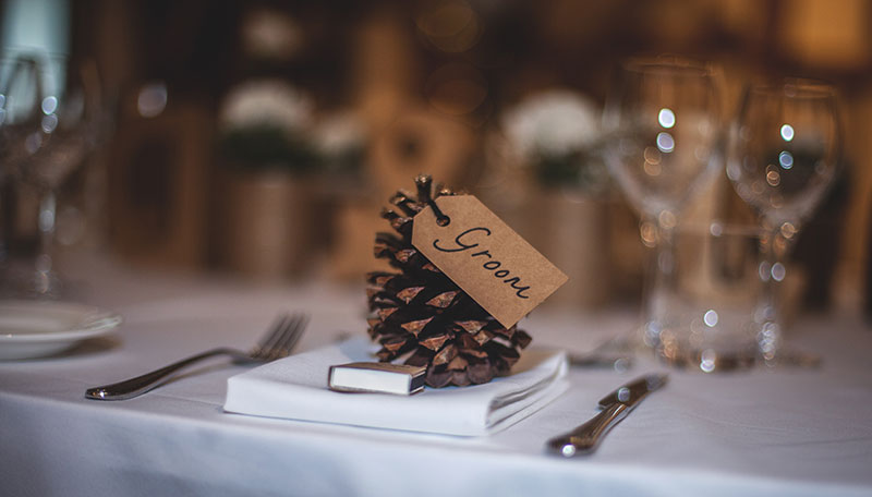 pinecone-table-setting