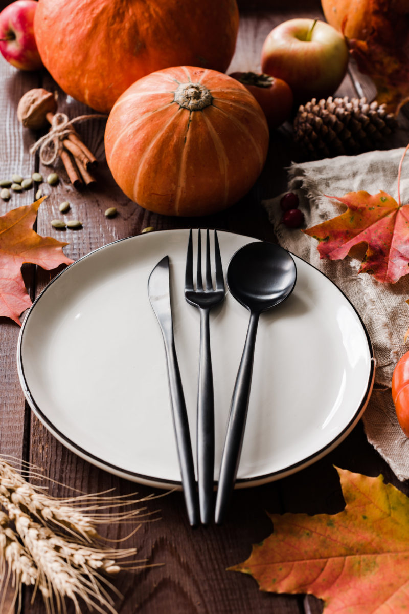 Tips for Setting Thanksgiving Table | Trex® Outdoor Furniture™